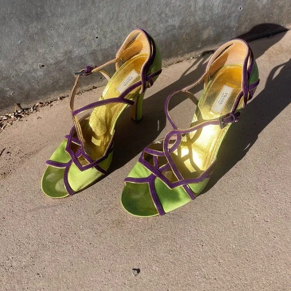 Prada size 8. Satin Mardi Gras theme starkly heel.